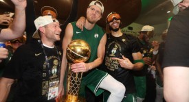 福克斯炮轰勇士格林抱怨过多，绿军场表现引热议